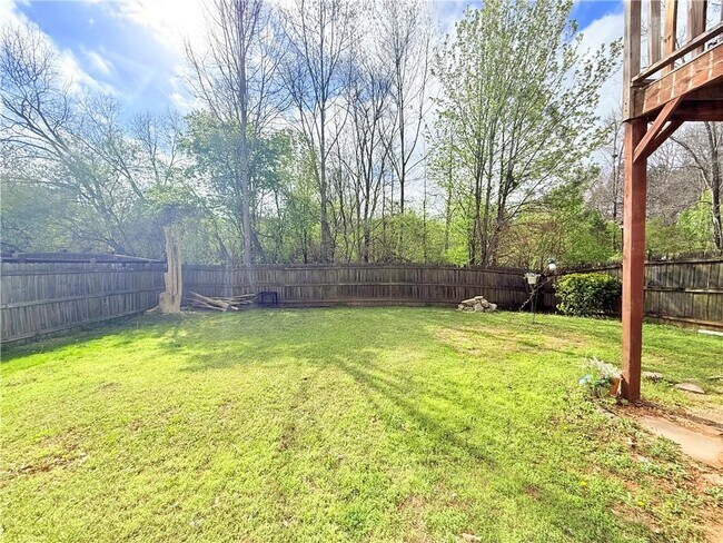 Foto del edificio - 893 Hawthorn Ln