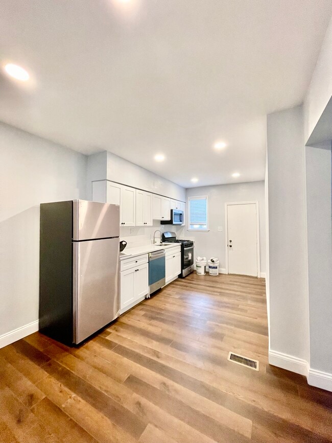 Building Photo - 3706 Dolfield Ave