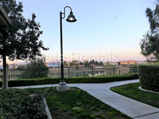 Building Photo - 15910 Lasselle St