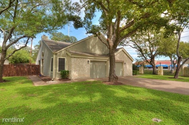 Foto del edificio - 11600 Argonne Forest Trl