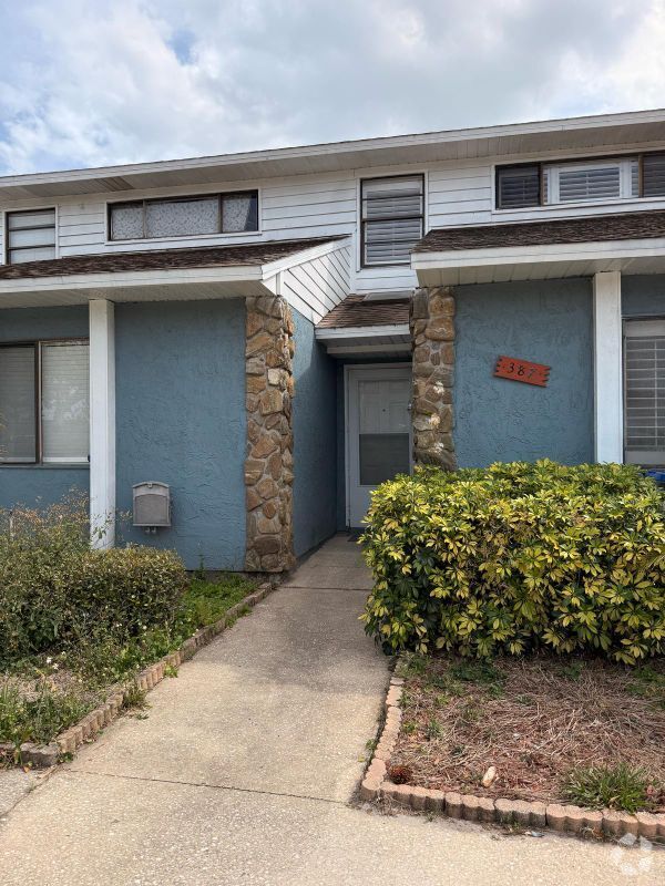 Building Photo - 387 Knox McRae Dr