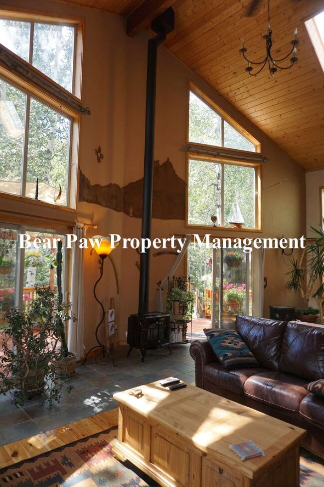 Building Photo - Beautiful FURNISHED Home on top of the wor...