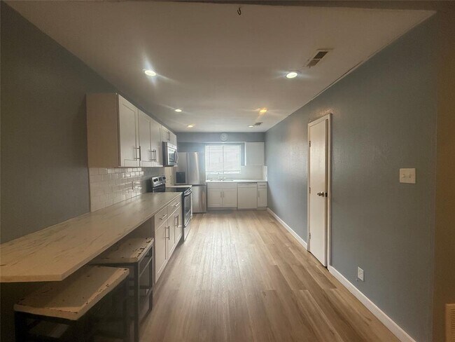 Foto del edificio - 1700 Royal Hill Dr