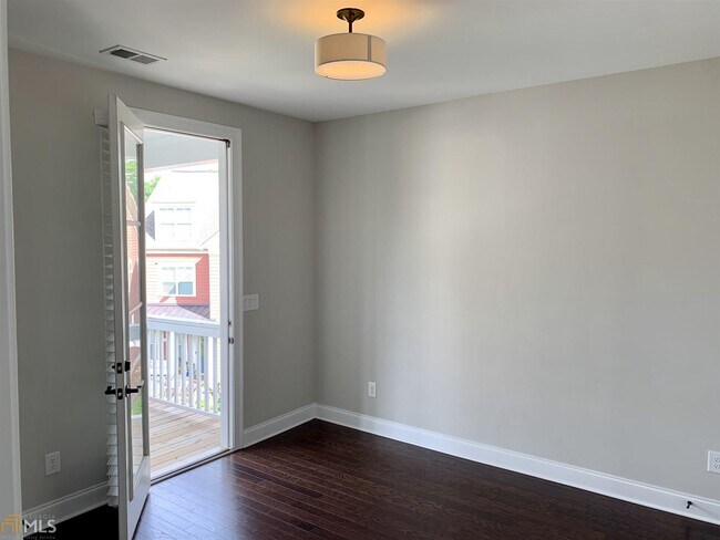 Foto del edificio - 2028 Wheaton Way