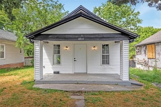 Building Photo - 804 S Cedar Ave