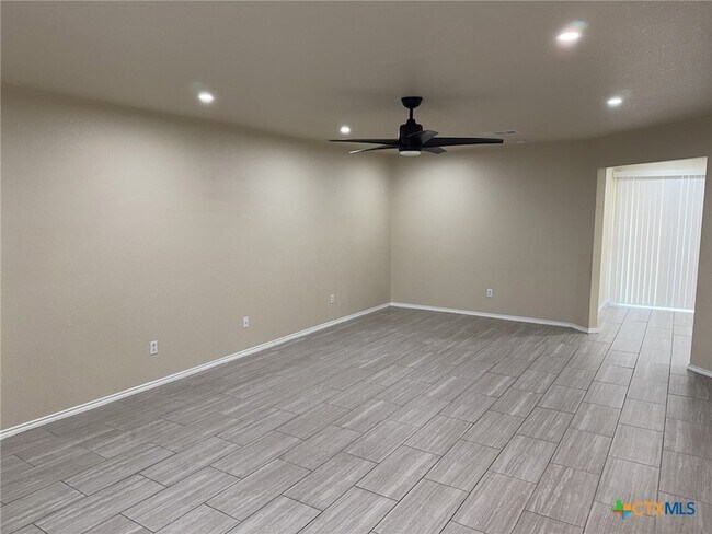 Foto del edificio - 2611 Littlewood Dr