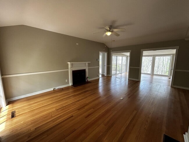 Photo - 101 E Lewis Rd House