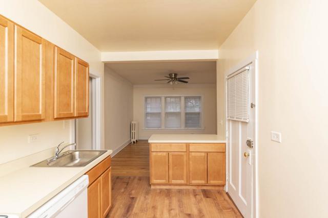 Building Photo - 2 bedroom in Evasnton IL 60202