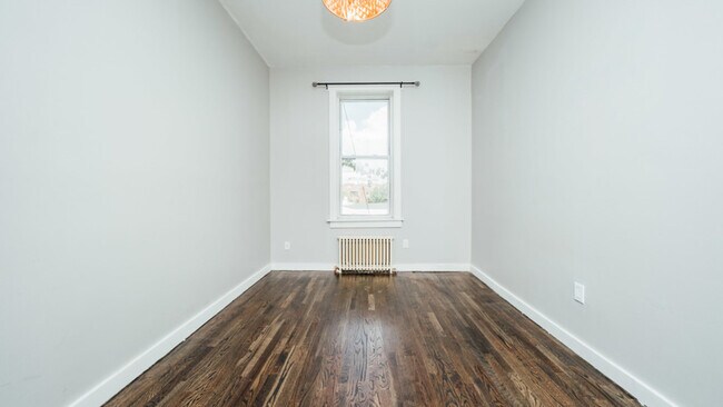 Building Photo - 321 Schaefer St