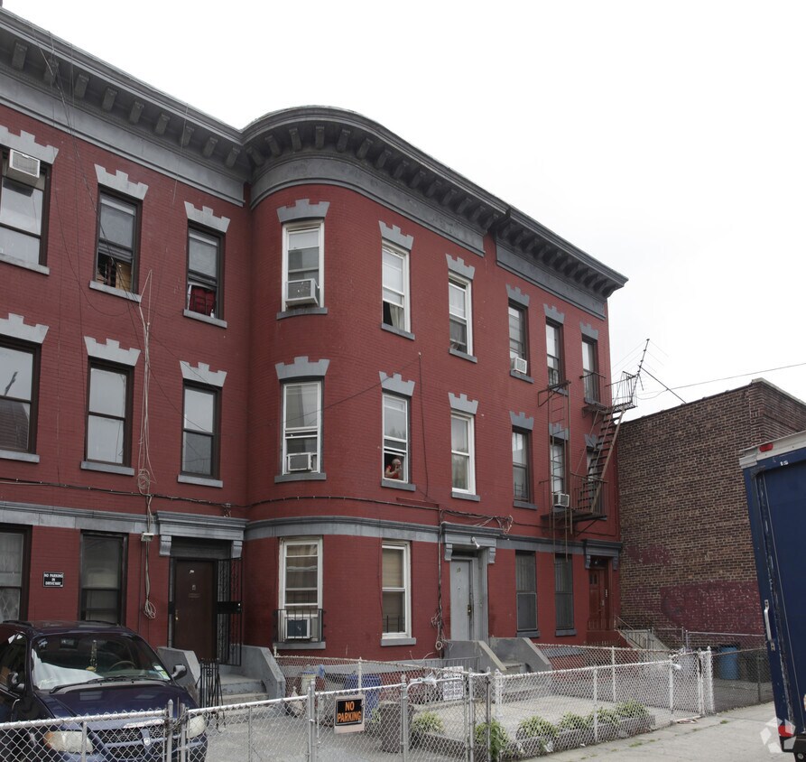 Primary Photo - 832 Rogers Ave