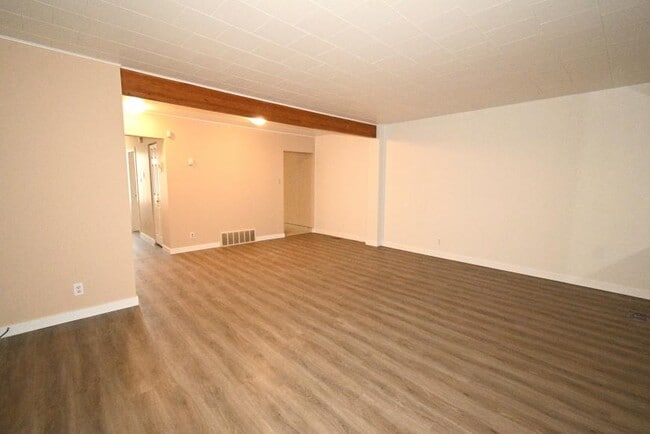 Building Photo - 3 bedroom in Prince George BC V2M 3B7