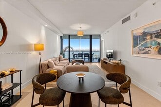 Building Photo - 700 NE 24th St