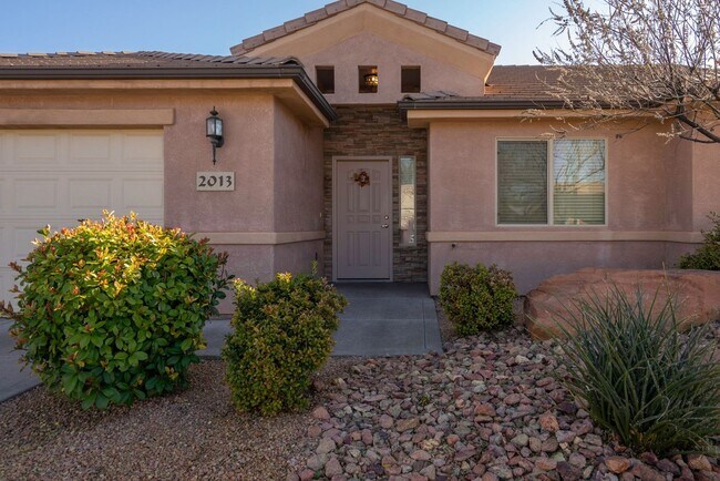 Foto del edificio - Beautiful 3 Bedroom Home Near Snow Canyon Parkway