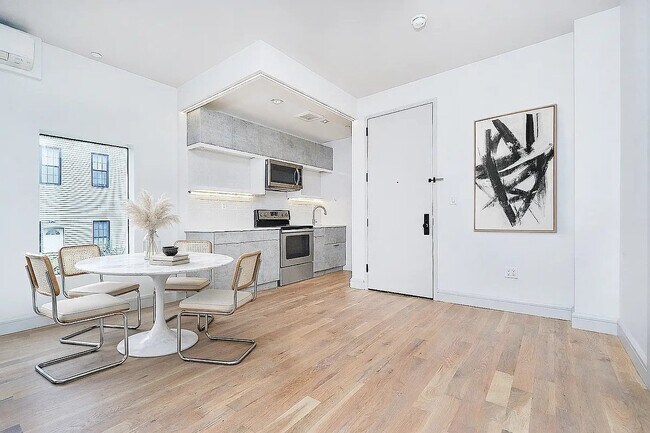 Foto del edificio - 56 Frost St