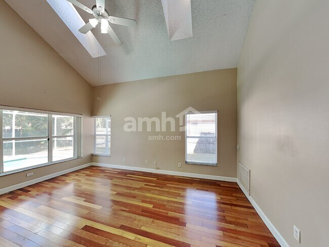 Building Photo - 1712 Scotch Pine Dr