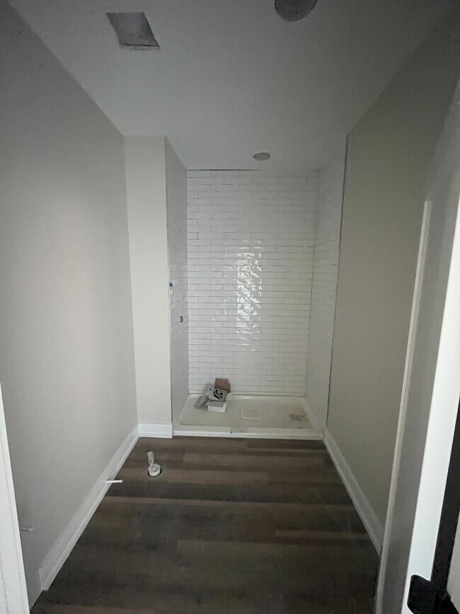 Bathroom - 2100 W Lake St