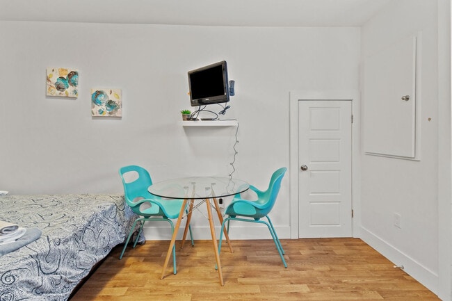 Building Photo - 52 Pennywell Rd