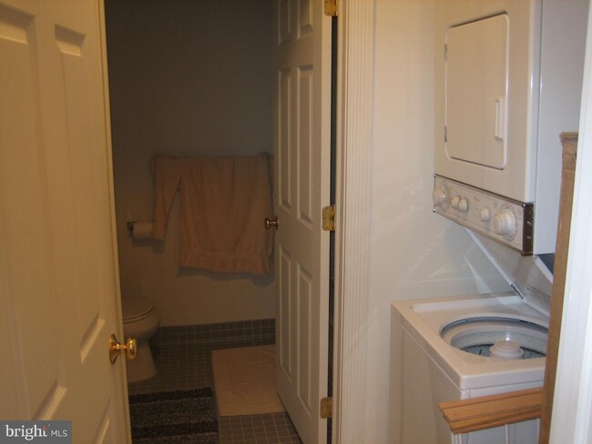 Building Photo - 347 Nassau St