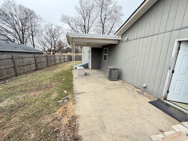 Foto del edificio - 19 E Romeo Rd