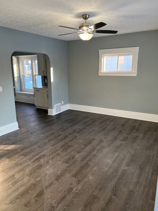 Building Photo - Gorgeous 4 bd, 2.5 bth Lakewood Stunner!