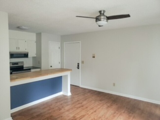 Foto del edificio - 2328 W Vandalia Rd