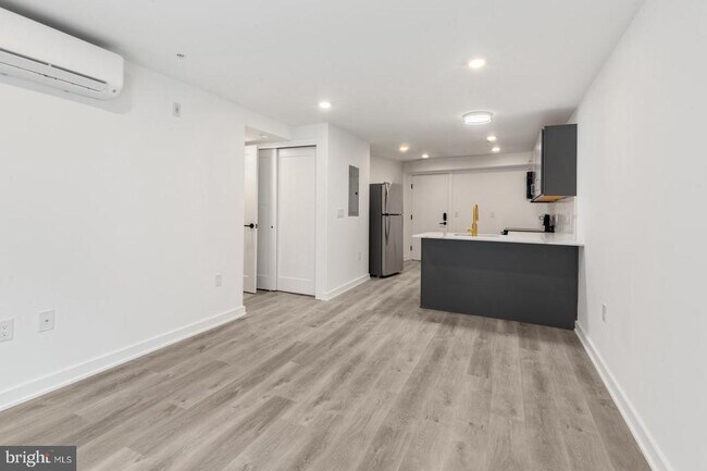 Foto del edificio - 2046 E Lehigh Ave