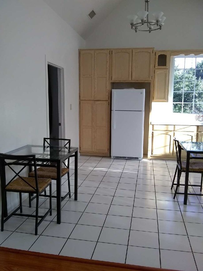 Foto del edificio - 2635 Dobinson St