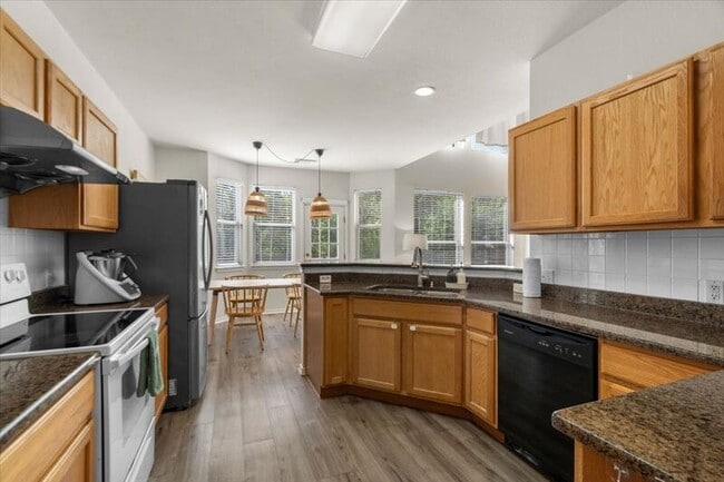 Building Photo - 8024 Whitworth Ln