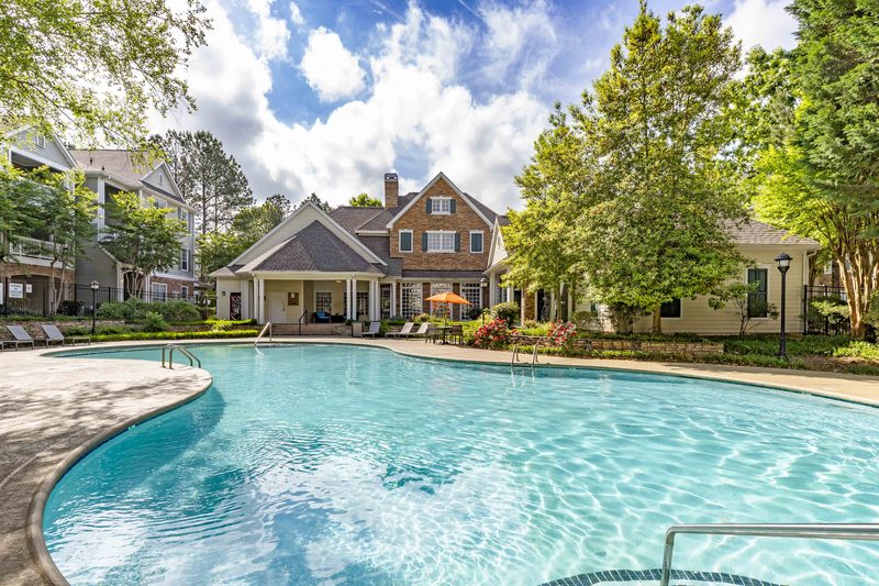 Foto principal - The Lodge at Mallard Creek Apartments