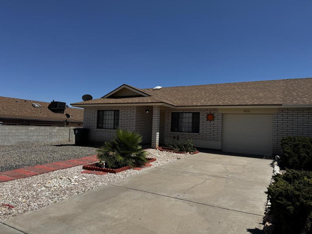 Primary Photo - 988 Shadow Crest Cir