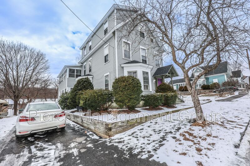 Foto principal - 121 Rumford St