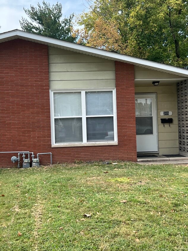 Primary Photo - 308 Spencer St