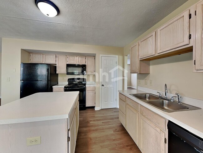 Foto del edificio - 4002 Cherry Blossom Blvd