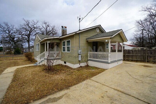 Building Photo - 303 S Park Rd SW