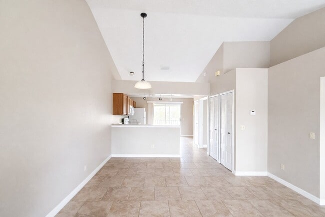 Photo - 2/2 In Hunter's Reserve (Oviedo)  / Water Included Apartment