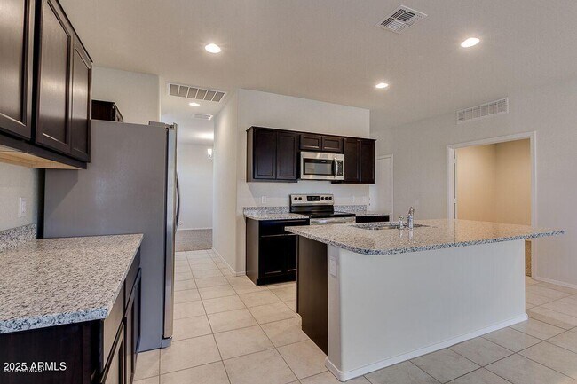 Building Photo - 16910 N Rosa Dr