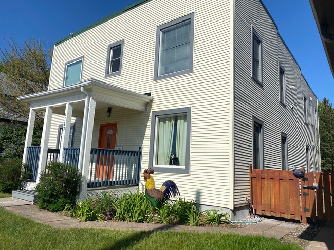 Building Photo - 1123 Fillmore St NE