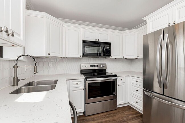 Foto del edificio - 2 Bedroom Townhouse Located off Bluebonnet...