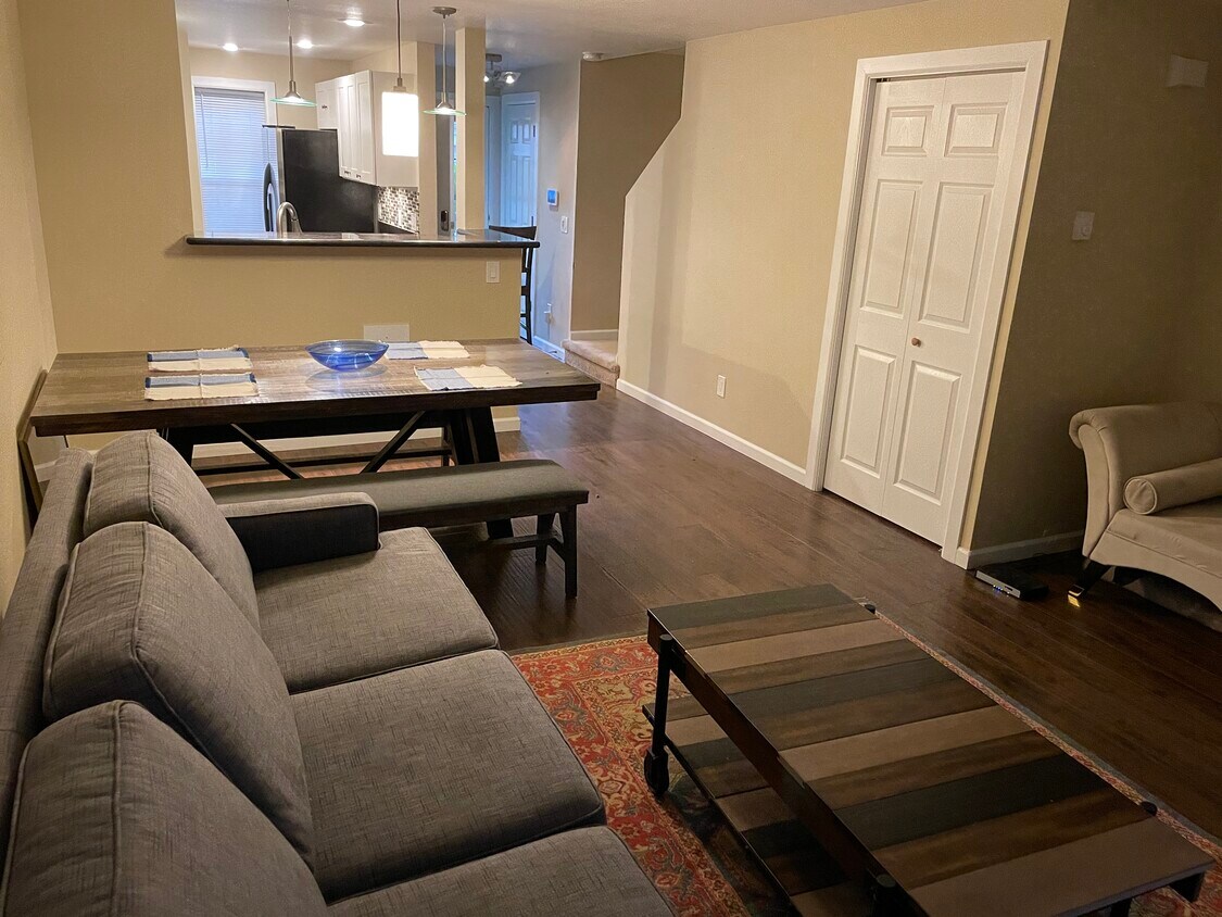 5409 S 236th Pl Unit 12, Kent, WA 98032 Condo for Rent in Kent, WA