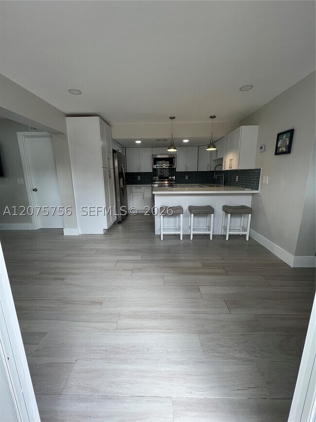 Foto del edificio - 15012 Royal Palm Ave