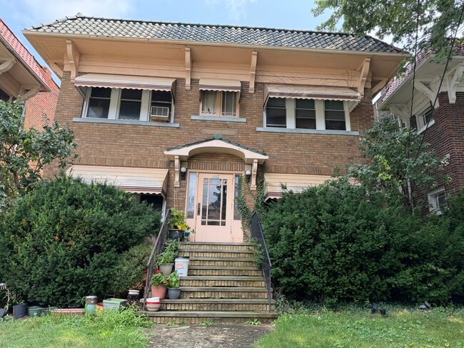 Building Photo - 1357 Phelps Ave