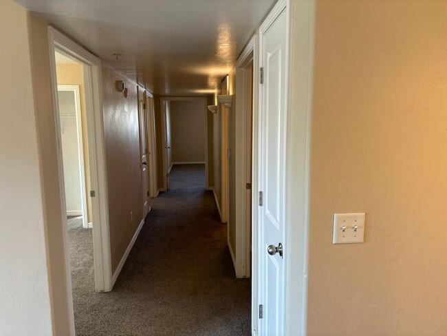 Building Photo - Ground Floor 3 Bedroom Condo