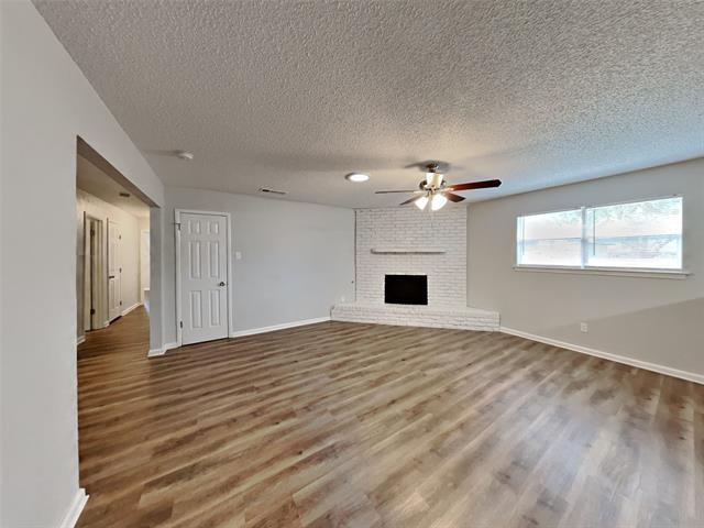 Foto del edificio - 825 Livingston Dr