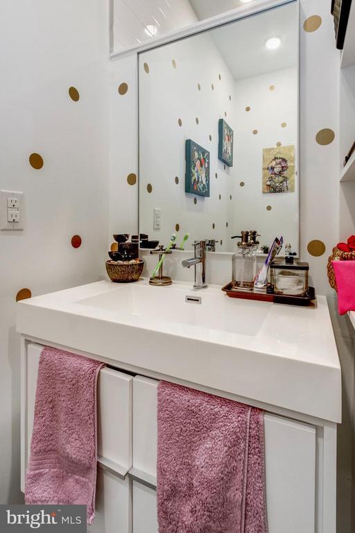 Foto del edificio - 1942 N Front St