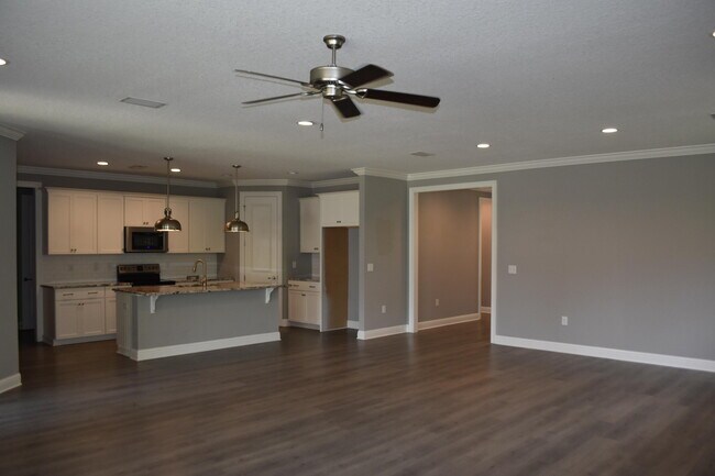 Building Photo - 177 Oaktree Blvd