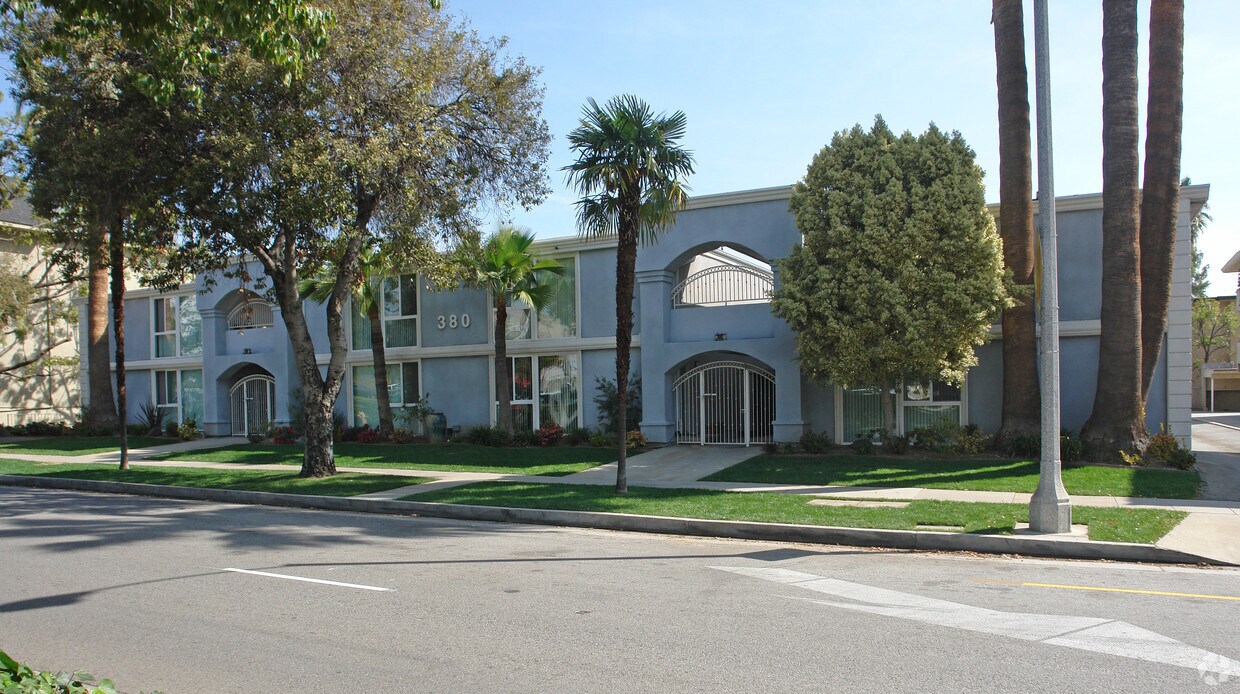 Building Photo - 380 S Mentor Ave