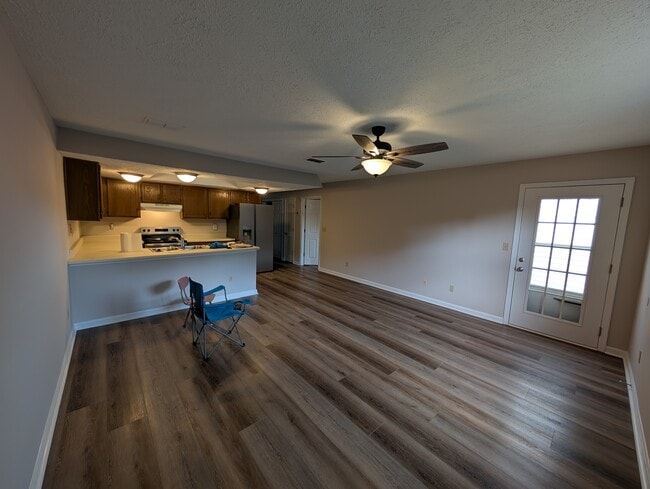 Building Photo - 124 Pepper Grove Dr