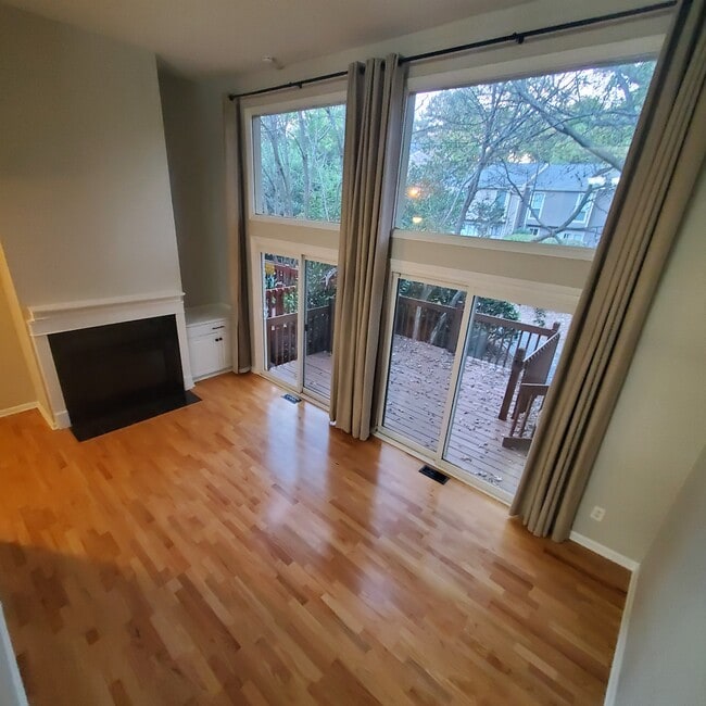 Building Photo - 1083 Riverbend Club Dr SE