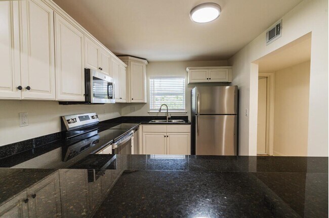 Building Photo - 5458 Via Delray Blvd