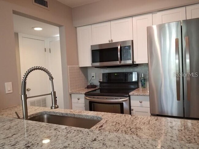 Foto del edificio - 5101 Eaglesmere Dr